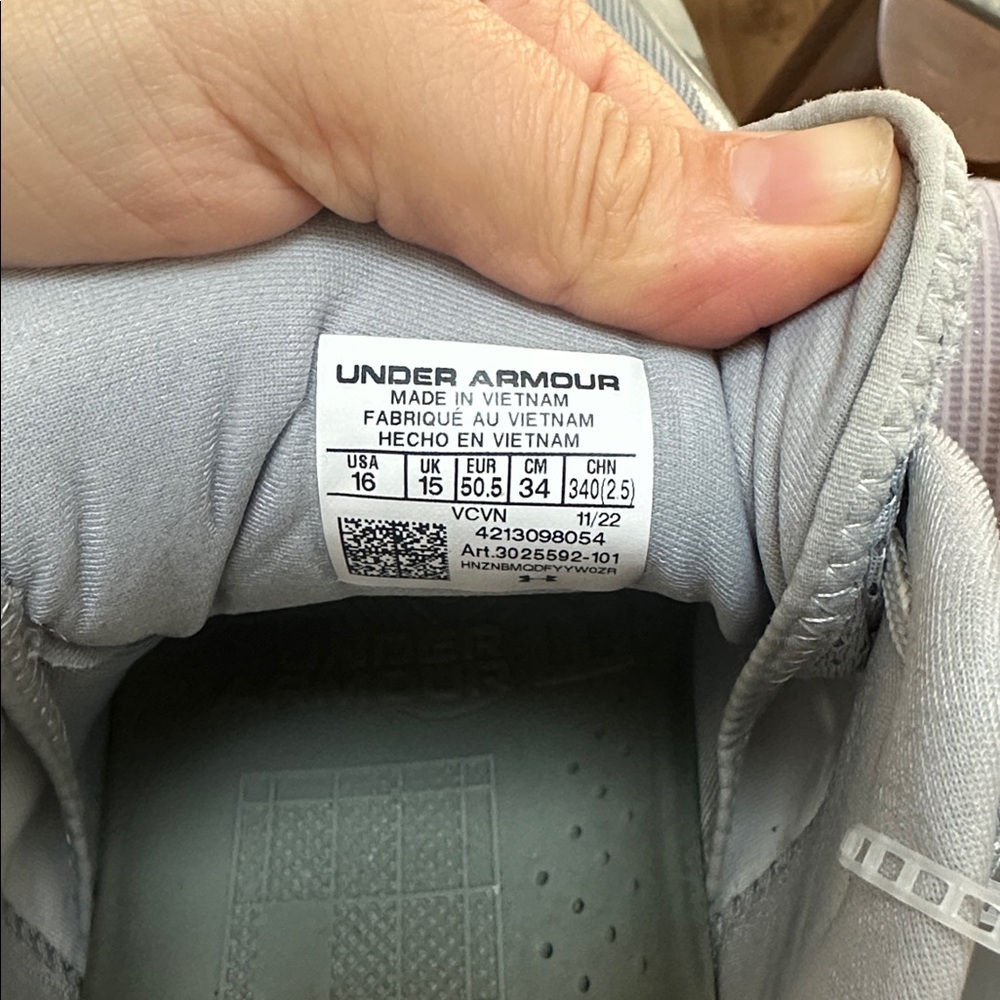 NEW Under Armour Men Yard Low MT Charged Baseball Cleats Gray W Metal Spikes 14 - Picture 11 of 11